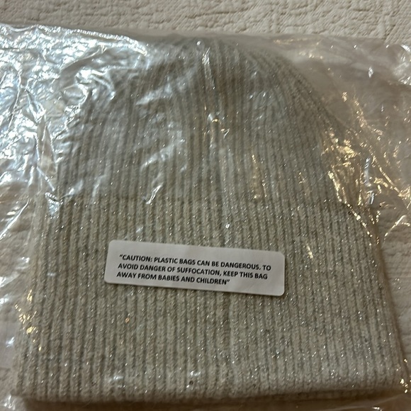 Hat attack Winter White Beanie. NWT - Picture 2 of 6
